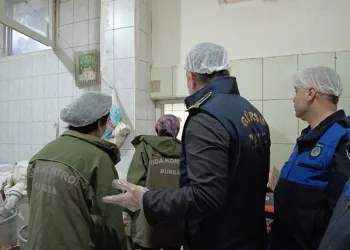 Gürsu zabıta ekipleri, gıda denetimleriyle göz açtırmıyor