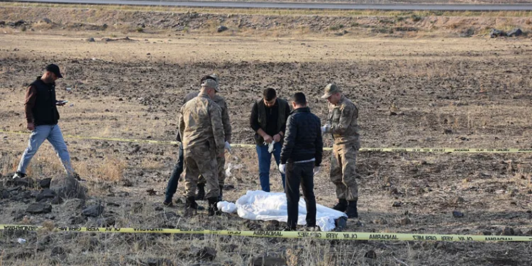 Yol kenarında silahla vurulmuş erkek cesedi bulundu