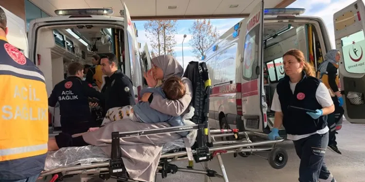 Bursa’da 3. kattaki balkondan düşen çocuk yaralandı