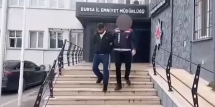 Bursa’da tıbbi maskeyle vatandaşları dolandıran şüpheli yakalandı