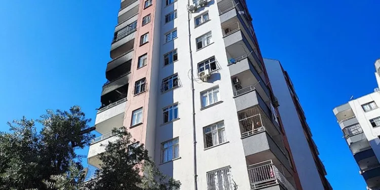 Apartman dairesi alevlere teslim oldu