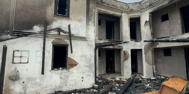 Bozcaada’da çıkan yangında otel kullanılamaz hale geldi