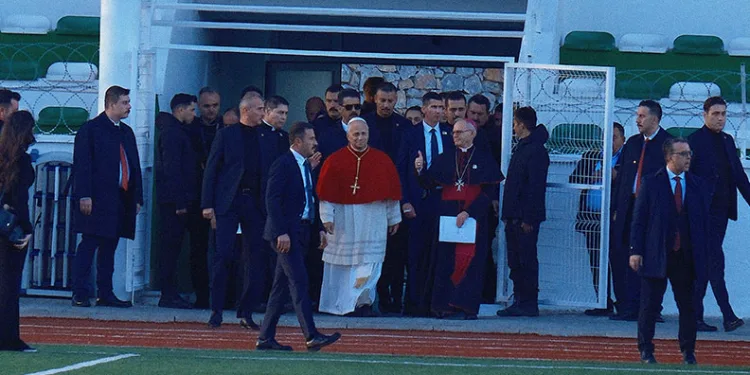 Papa İznik’ten ayrıldı