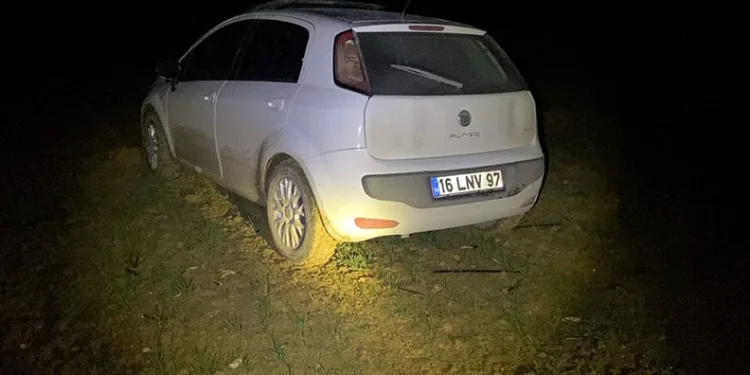 Polisten kaçarken çamura saplanınca yaya olarak kaçtı