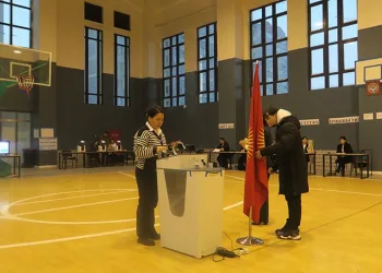Kırgızistan’da halk sandık başında