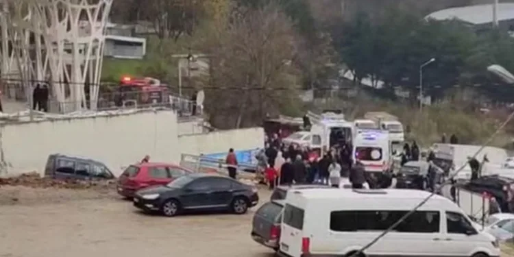 Pazar alanında korkutan anlar: 1 kişi dumandan etkilendi