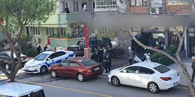 Menteşe’de alacak verecek kavgası kanlı bitti: 1’i ağır 2 yaralı