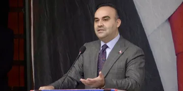 “Türkiye, teknolojiyle kalkınan bir ülke haline geliyor”