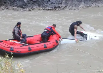 Hakkari’de kamyonet Zap Suyu’na uçtu: 2 ölü, 3 yaralı