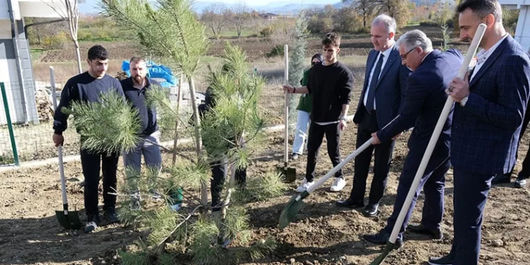 İnegöllü gençlerden örnek davranış