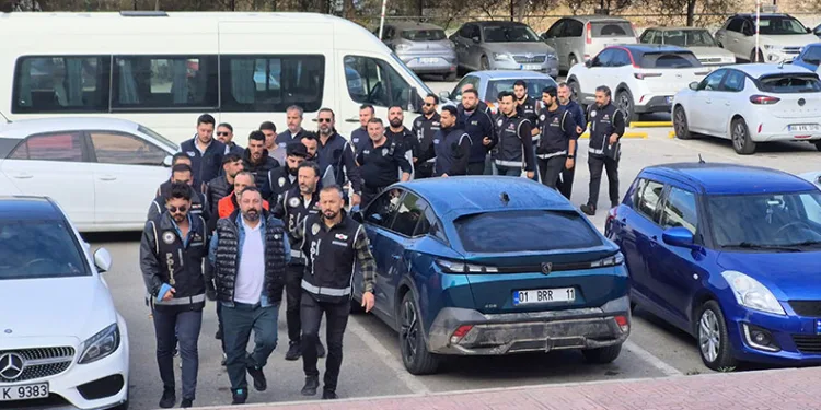 Suç örgütü operasyonunda 10 gözaltı