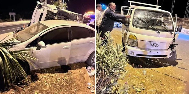Kamyonet ile otomobil çarpıştı: 4 yaralı