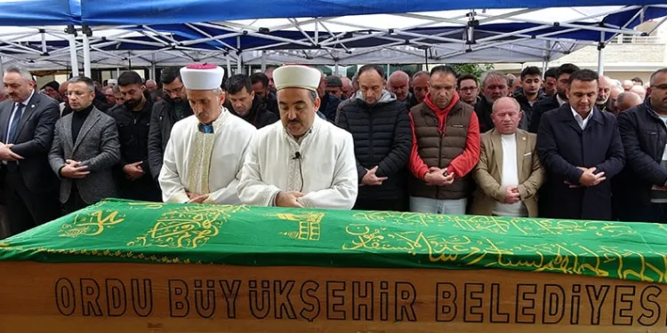 Ordu’da göçük altında kalan kamyon şoförü toprağa verildi