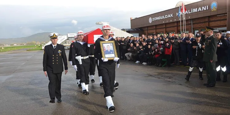 Şehit Nuri Özcan’ın naaşı Zonguldak Havalimanı’nda karşılandı