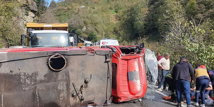 Trabzon’da yangına giden itfaiye aracı kaza yaptı: 2 yaralı