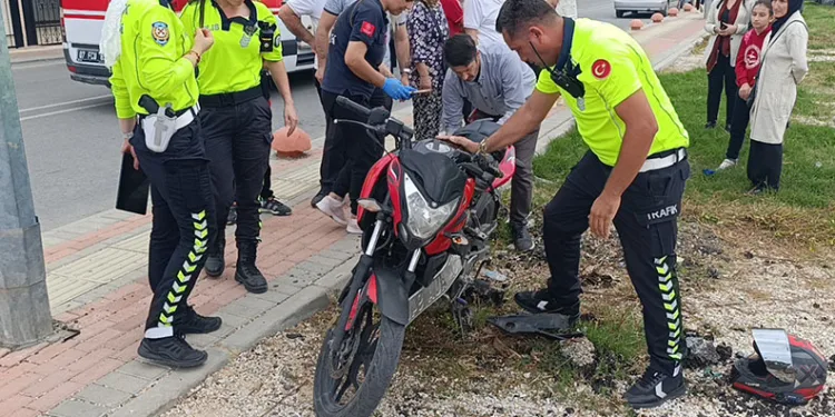 Antalya’da otomobil ile motosiklet çarpıştı: 2 yaralı