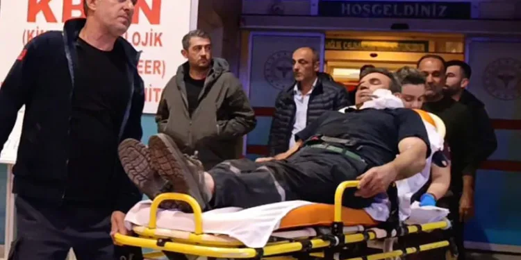 Bursa’da kömürleri indirirken yüzüne demir saplandı