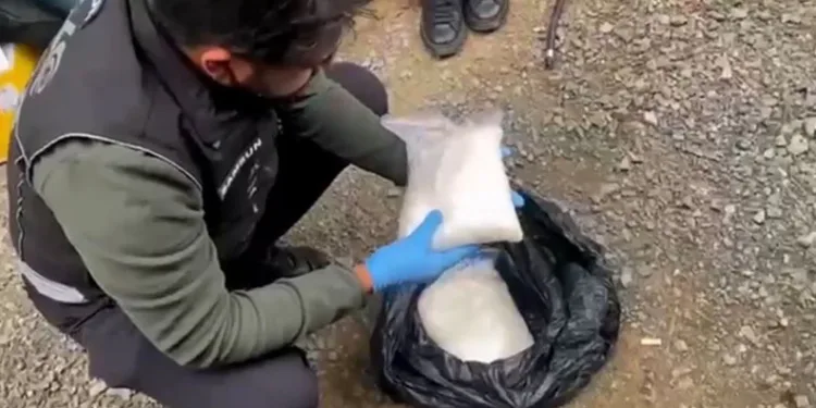 Otobüs tuvaletinde 2 kilo uyuşturucu ele geçirildi
