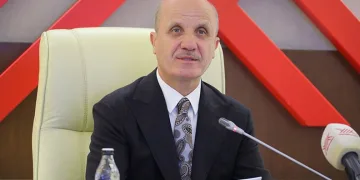 Üniversite eğitimi üç yıla düşüyor