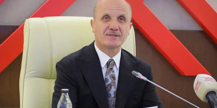 Üniversite eğitimi üç yıla düşüyor