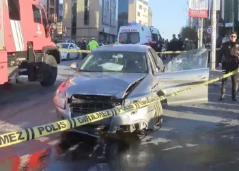 Şişli’de ters yönden gelen otomobil yayalara çarptı!