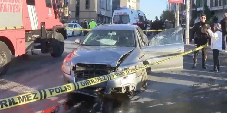 Şişli’de ters yönden gelen otomobil yayalara çarptı!