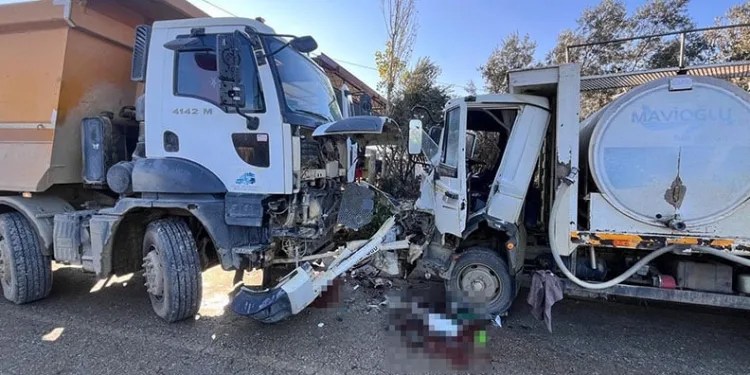 Taksi ile sepetli motosiklet çarpıştı: 2 yaralı
