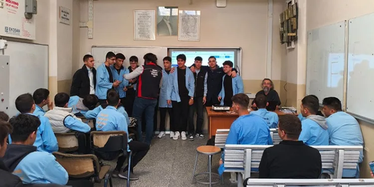 Bursa’da, öğrenciler elektronik atıklar konusunda bilgilendirildi