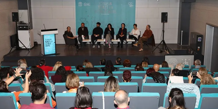 Şehit polisin babasının evi alevlere teslim oldu