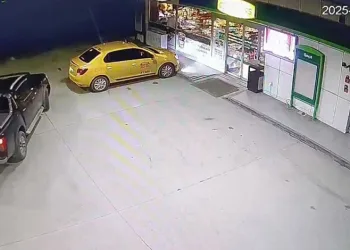 Bursa’da kapalı otoparkta yanan otomobil paniğe neden oldu