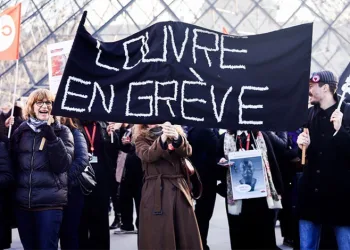 Louvre Müzesi’nde greve devam