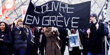 Louvre Müzesi’nde greve devam