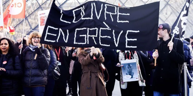 Louvre Müzesi’nde greve devam
