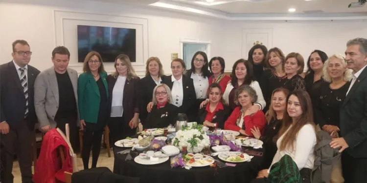 CHP Osmangazi Kadın Kolları Yeni Yıl Öncesi Kahvaltıda Buluştu