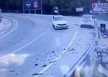 Bursa’da otomobil dere yatağına uçtu: 3 yaralı