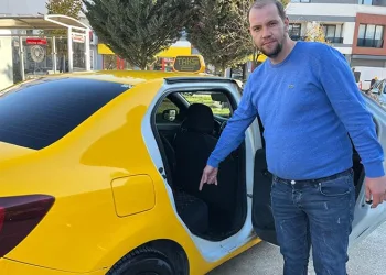 Bursalı taksici yaşlı çiftin araçta unuttuğu 5500 Euro’yu teslim etti