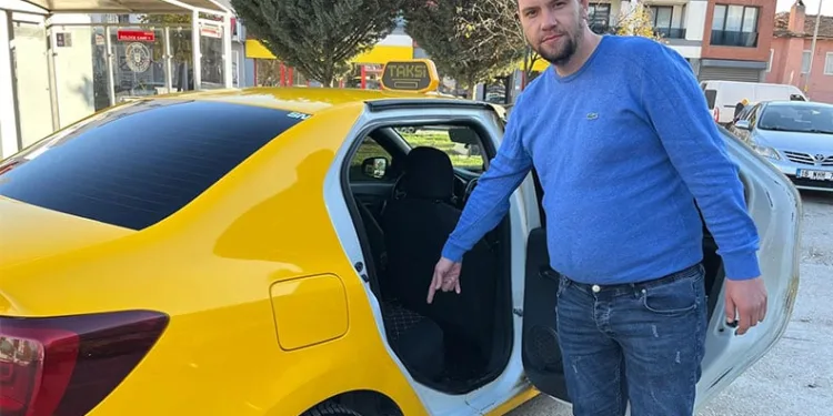 Bursalı taksici yaşlı çiftin araçta unuttuğu 5500 Euro’yu teslim etti