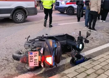 Motosiklet kadına çarptı: 2 yaralı