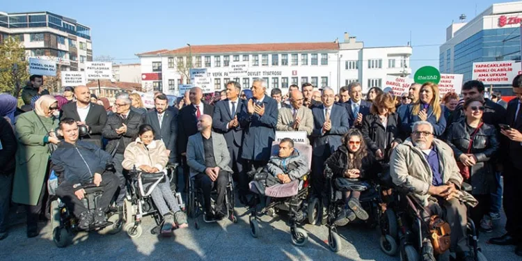 Bursa’da engeller aşılıyor