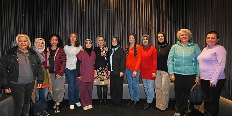 Şehit polisin babasının evi alevlere teslim oldu