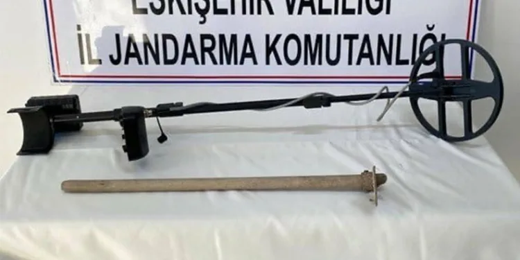 İzinsiz kazı yapan şüpheli jandarma tarafından yakalandı