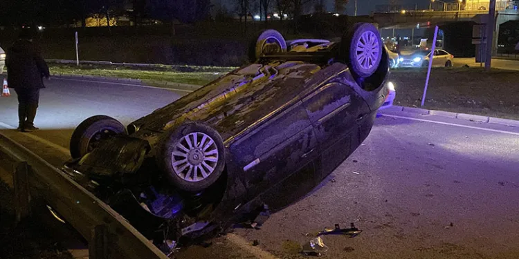Bursa’da kapalı otoparkta yanan otomobil paniğe neden oldu