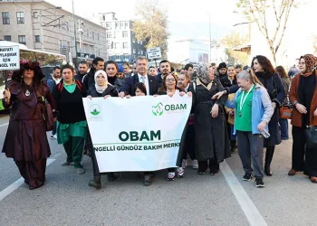 Osmangazi’de engelli bireyler farkındalık için yürüdü