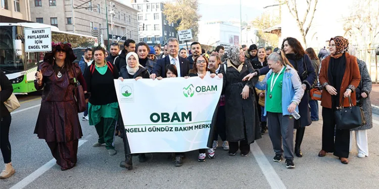 Osmangazi’de engelli bireyler farkındalık için yürüdü