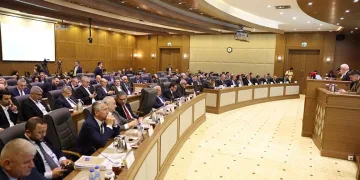 Motosiklet kadına çarptı: 2 yaralı