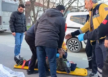 Motosiklet kadına çarptı: 2 yaralı