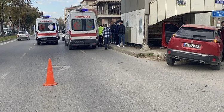 Motosiklet kadına çarptı: 2 yaralı