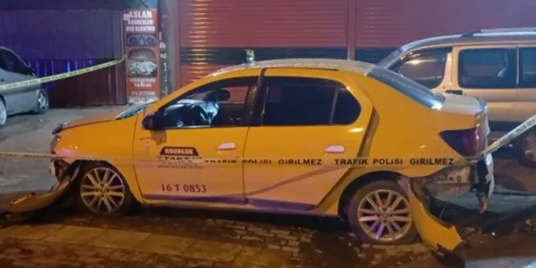 Bursa’da kapalı otoparkta yanan otomobil paniğe neden oldu