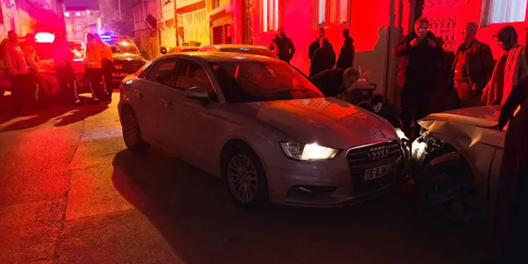 Motosiklet kadına çarptı: 2 yaralı