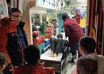 Bursa’da kapalı otoparkta yanan otomobil paniğe neden oldu
